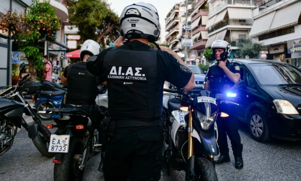 Πατήσια: Απείλησε με όπλο υπαλλήλους και άδειασε τα ταμεία σε τράπεζα
